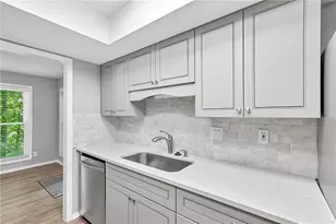 3019 Canyon Point Cir, Roswell, GA 30076 - Photo 18