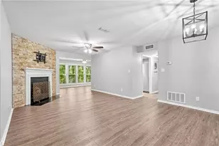 3019 Canyon Point Cir, Roswell, GA 30076 - Photo 4