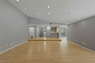 375 Creekside Ct, Roswell, GA 30076 - Photo 10