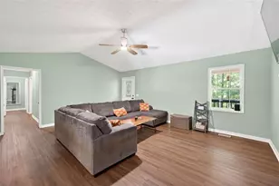 386 Ridgewood Dr, Pendergrass, GA 30567 - Photo 8