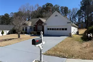2029 Manor Oak Ln, Buford, GA 30519 - Photo 4