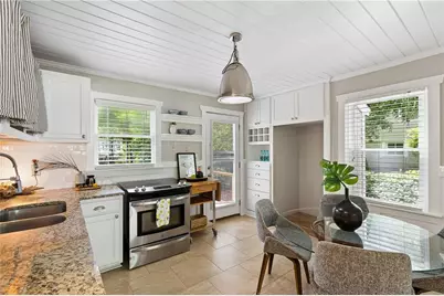 1881 Woodland Hills Avenue NW, Atlanta, GA 30318 - Photo 10
