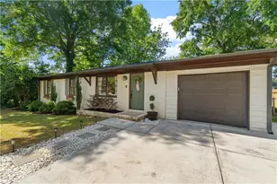 702 Burbank Dr, Smyrna, GA 30080 - Photo 2
