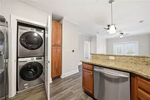 799 Hammond Dr, Atlanta, GA 30328 - Photo 16