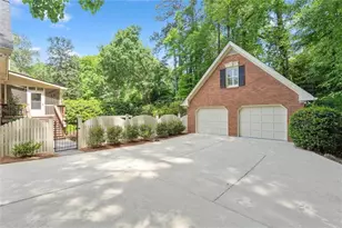 935 Ivy Falls Dr, Sandy Springs, GA 30328 - Photo 4