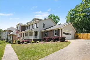 2080 Castle Lake Dr, Tyrone, GA 30290 - Photo 2