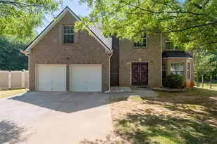 385 Kentwood Springs Dr, Hampton, GA 30228 - Photo 2