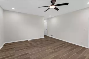 520 Stonewood Dr, Stone Mountain, GA 30087 - Photo 8