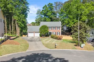 3057 Bunker Hill Cir, Marietta, GA 30062 - Photo 2