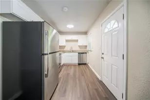 3185 Bluebird Ln, Decatur, GA 30032 - Photo 6