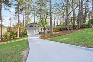 2166 Capehart Pl NE, Atlanta, GA 30345 - Photo 2