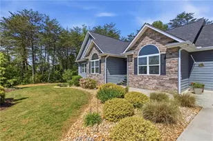 393 Linwood Dr, Demorest, GA 30535 - Photo 2