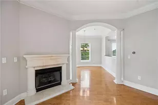 560 Dutch Valley Road NE, Atlanta, GA 30324 - Photo 12