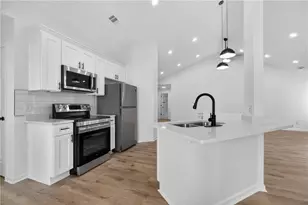 695 Chatham Park Dr, Lawrenceville, GA 30046 - Photo 12