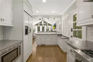 3902 Peachtree Dunwoody Rd NE, Atlanta, GA 30342 - Photo 14
