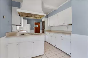 1421 Nerine Cir, Dunwoody, GA 30338 - Photo 14