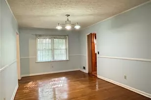 222 Pineview Dr, Lawrenceville, GA 30046 - Photo 4