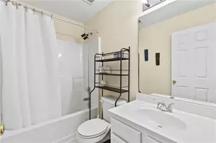 646 Hawthorn Ln, Grayson, GA 30017 - Photo 12