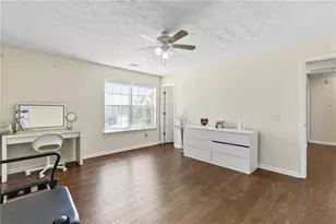 646 Hawthorn Ln, Grayson, GA 30017 - Photo 10