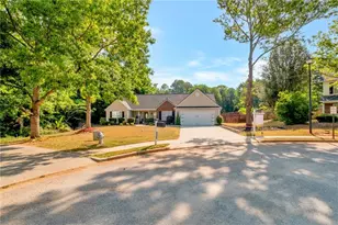312 Rockingham Dr, Loganville, GA 30052 - Photo 2