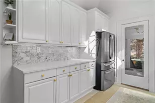 40 Peachtree Hills Ave NE, Atlanta, GA 30305 - Photo 10