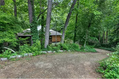 4015 McClatchey Circle NE, Atlanta, GA 30342 - Photo 2