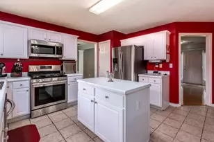 660 Glenbarrett Ct NE, Marietta, GA 30066 - Photo 10
