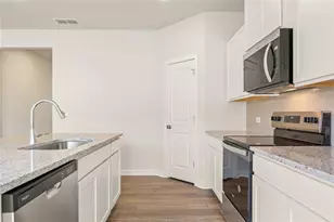 8055 Dickens Dr, Fairburn, GA 30213 - Photo 6