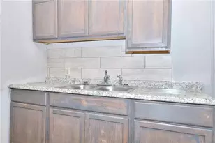 1080 Valley View Rd SE, Atlanta, GA 30315 - Photo 4