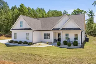 199 Oakwood Dr, Commerce, GA 30529 - Photo 2