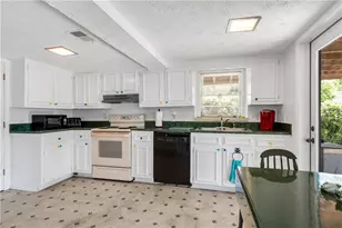 6381 Lakeview Dr, Buford, GA 30518 - Photo 18