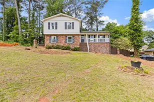 942 Hearthstone Dr, Stone Mountain, GA 30083 - Photo 2