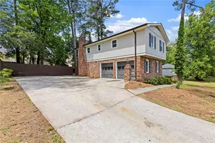 942 Hearthstone Dr, Stone Mountain, GA 30083 - Photo 4
