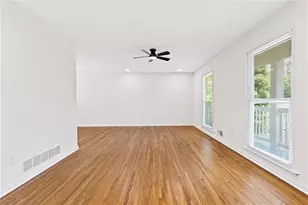942 Hearthstone Dr, Stone Mountain, GA 30083 - Photo 10