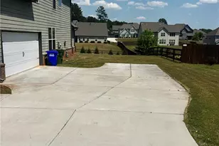 1915 Highland Creek Dr, Monroe, GA 30656 - Photo 2