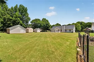 705 Annslee Ct, Loganville, GA 30052 - Photo 4