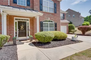 7601 The Lakes Dr, Fairburn, GA 30213 - Photo 2