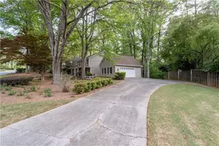 7245 Dunhill Terrace, Atlanta, GA 30328 - Photo 4