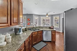 310 Persimmon Dr, Sharpsburg, GA 30277 - Photo 12