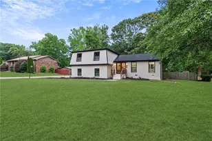105 Lafayette Dr, Fayetteville, GA 30214 - Photo 2