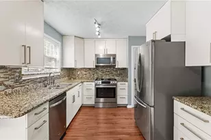 450 Manor Glen Dr, Suwanee, GA 30024 - Photo 10