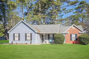 1528 Carriage Ln, Jonesboro, GA 30238 - Photo 2