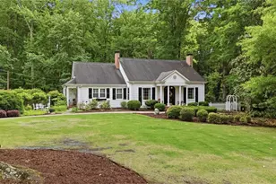 691 Dixon Dr, Gainesville, GA 30501 - Photo 2