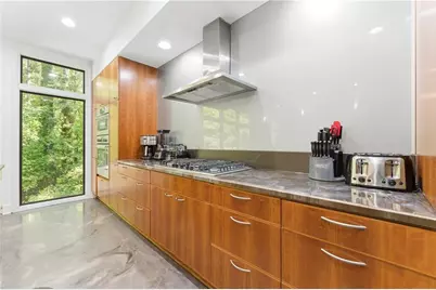 643 Larchmont Circle NW, Atlanta, GA 30318 - Photo 10