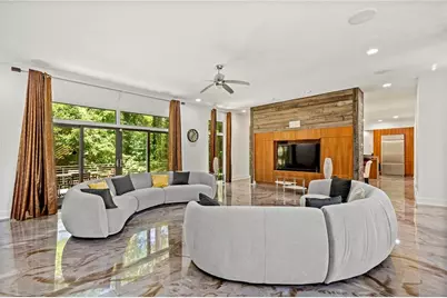 643 Larchmont Circle NW, Atlanta, GA 30318 - Photo 6
