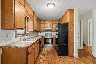 1208 Gate Post Ln, Lawrenceville, GA 30044 - Photo 4