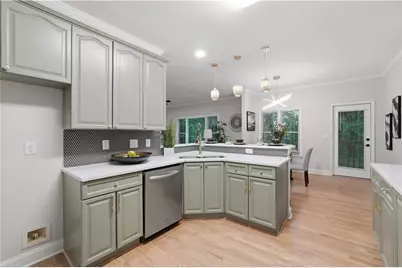 682 Montglade Court, Suwanee, GA 30024 - Photo 14