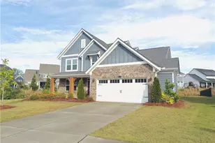 607 Michigan Cir, Hoschton, GA 30548 - Photo 2