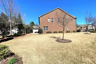 2186 Hillview Dr NE, Atlanta, GA 30329 - Photo 4