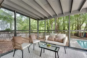 9665 Pine Thicket Way, Roswell, GA 30075 - Photo 8